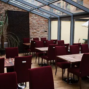Otel Rex Petit, Stokholm